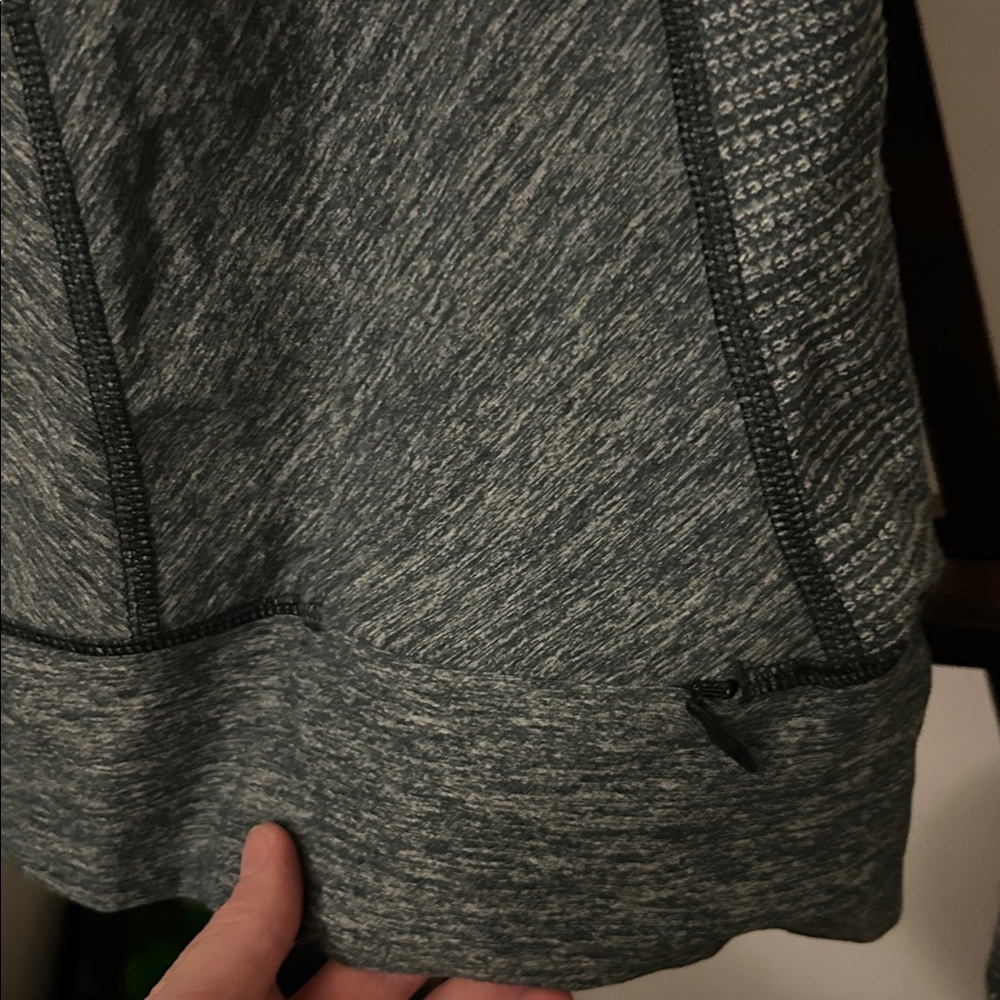 NWT Lululemon Women's Long Sleeve Gray Top - Picture 5 of 6